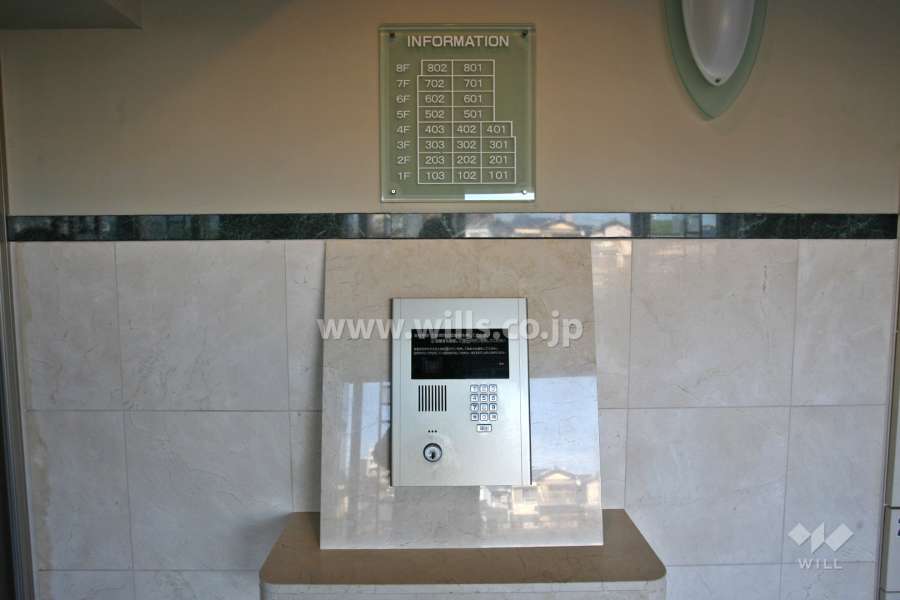 オートロックと案内板