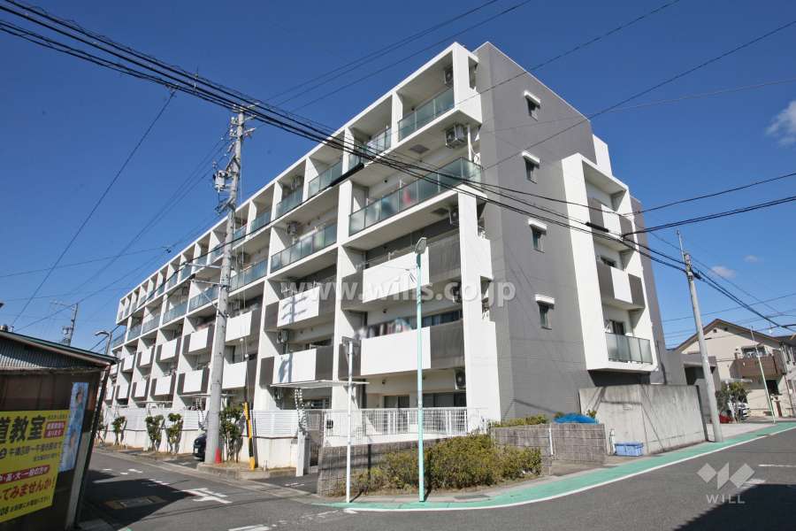 フレスト左京山ヒルズの外観(南東側から)
