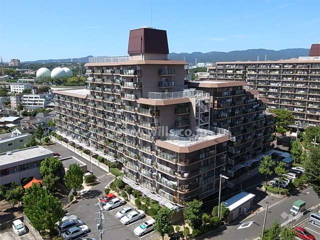 ローレルハイツ千里4号棟の外観（南東側から）