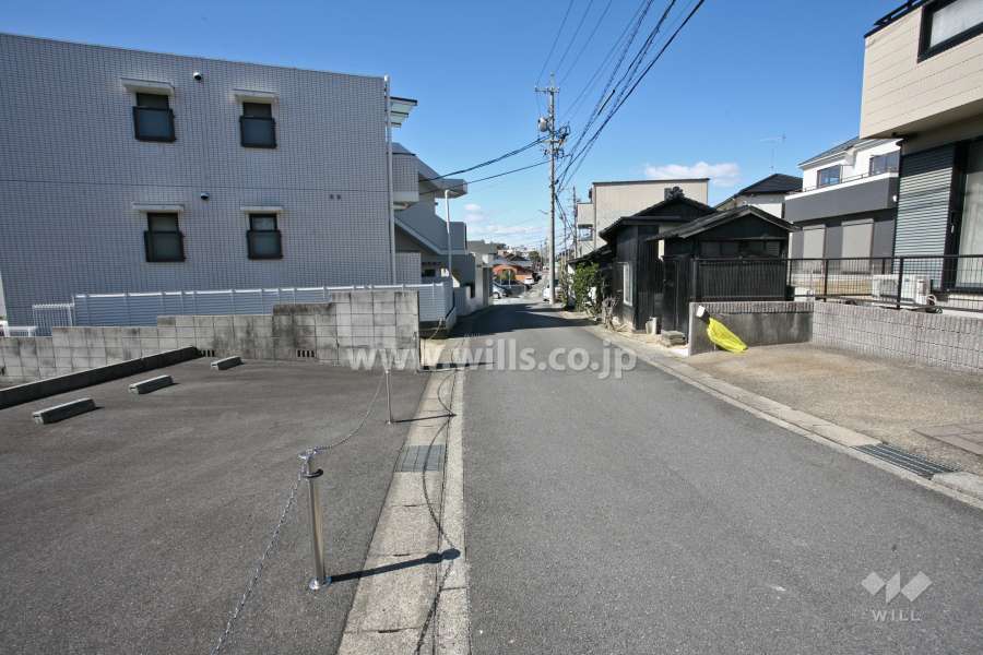 敷地北側の前面道路(東側から)