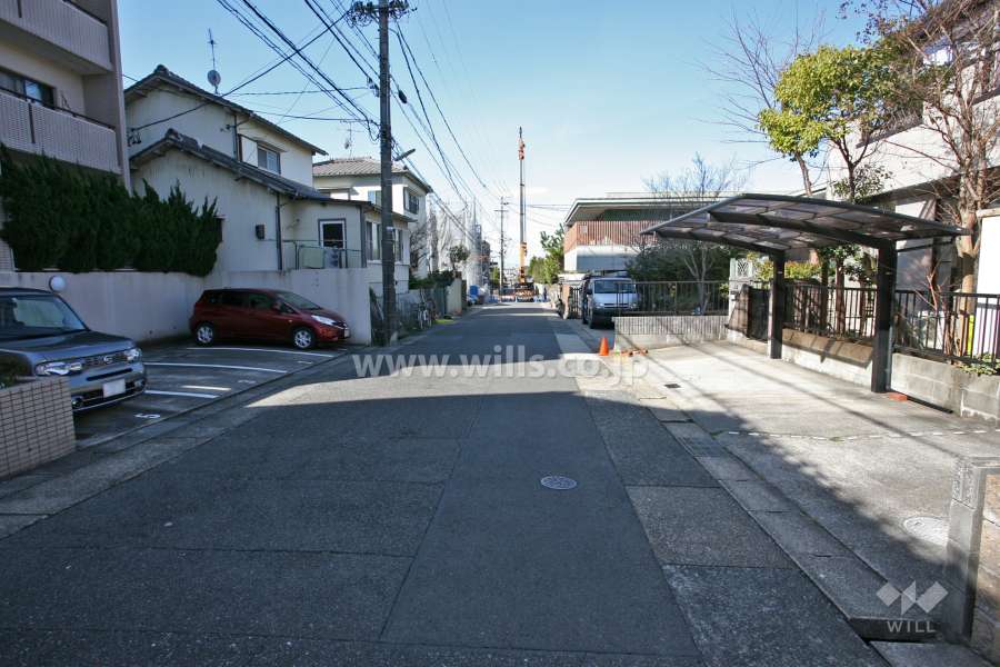敷地北側の前面道路(東側から)