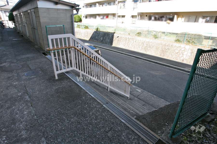 住戸入り口への階段