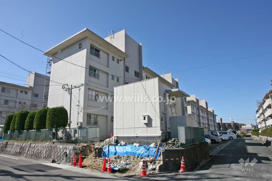 東丘住宅D棟の外観(北東側から)