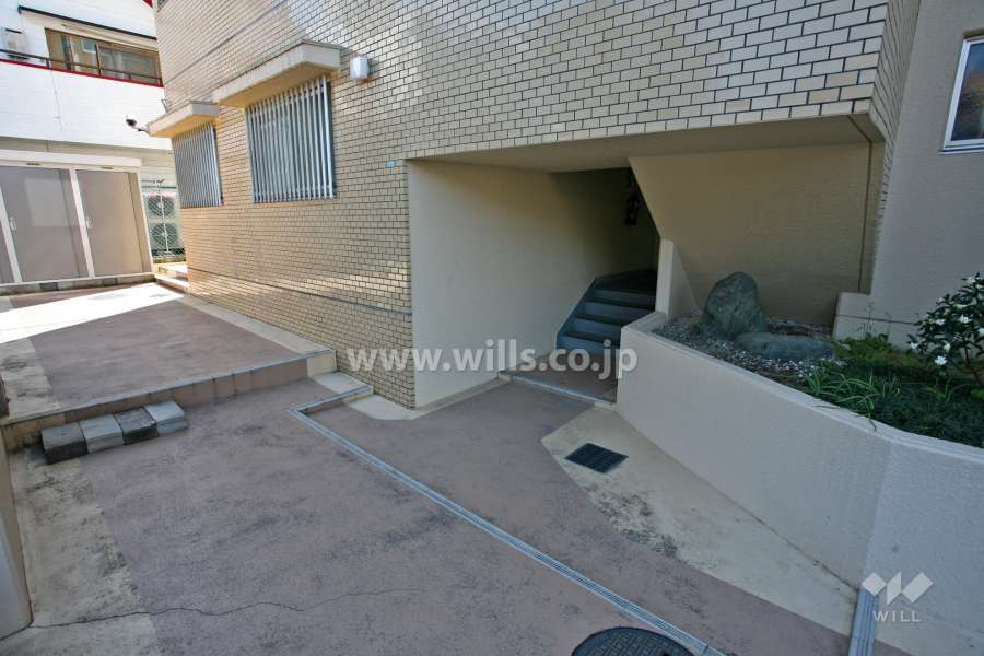 エントランスアプローチ(西側)