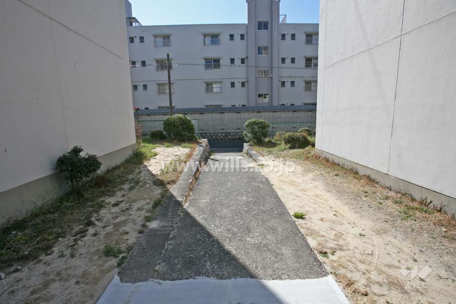 敷地内通路(西側)