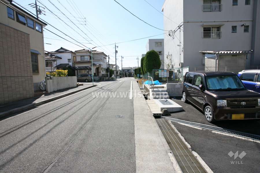 敷地東側の前面道路