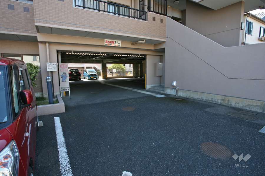 屋内駐車場入り口