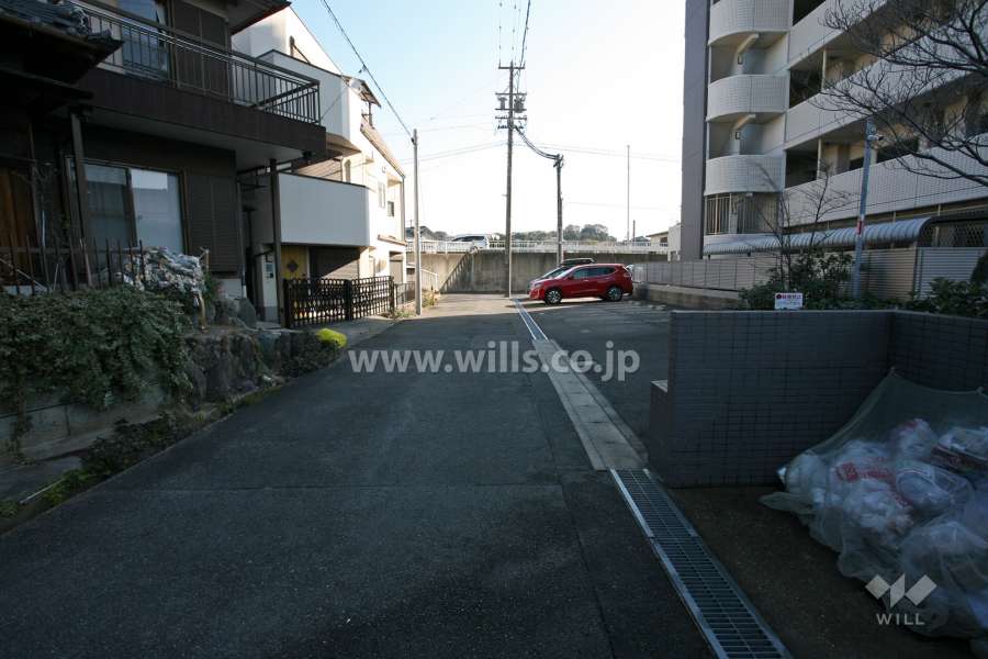 敷地北側の前面道路