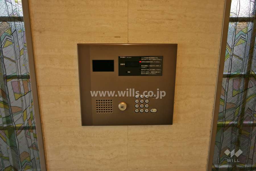 エントランスはオートロック付きです。