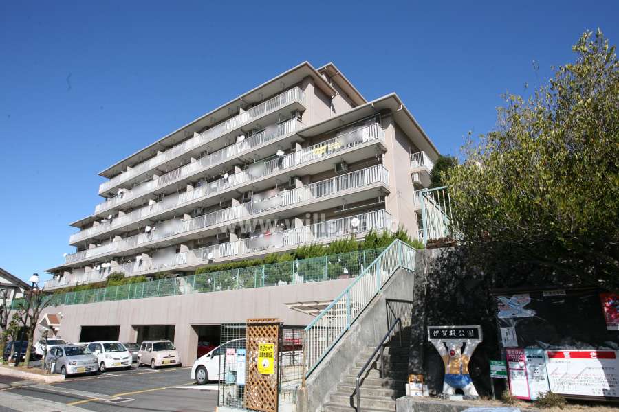 鳴海サンハイツの外観（南側から）