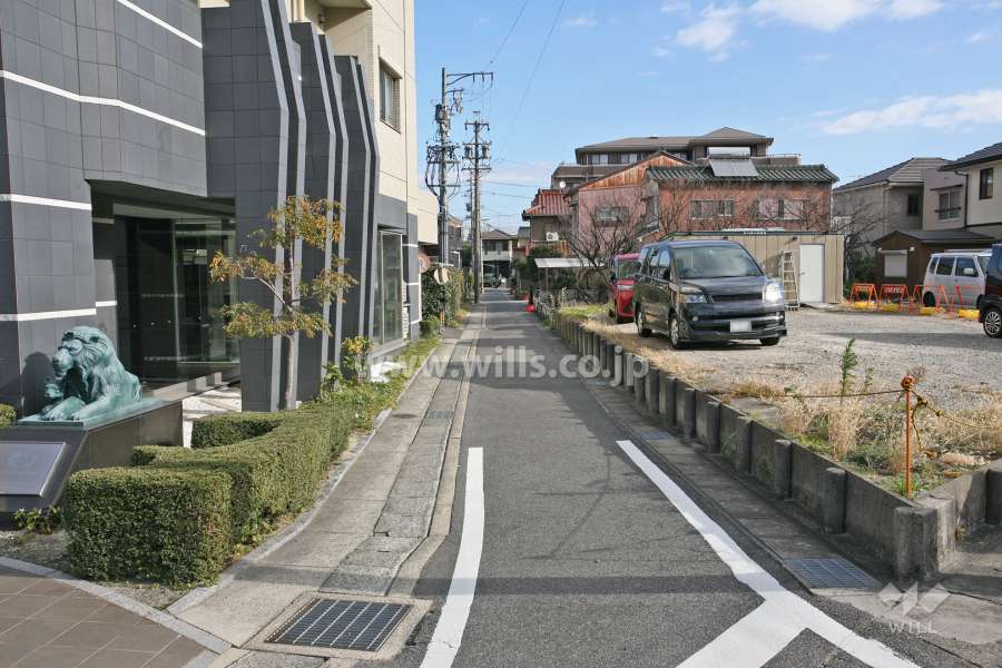 敷地東側の前面道路