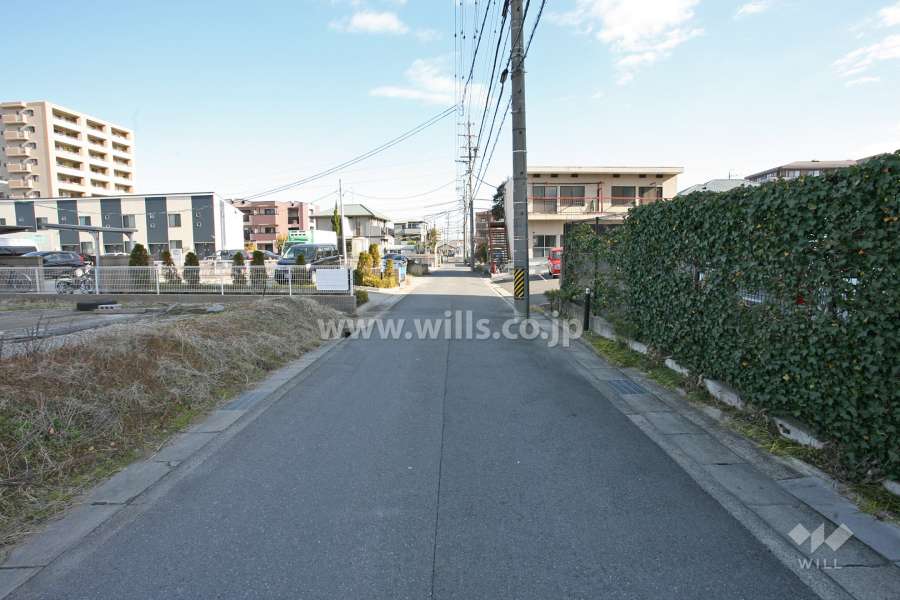 敷地北西側の前面道路