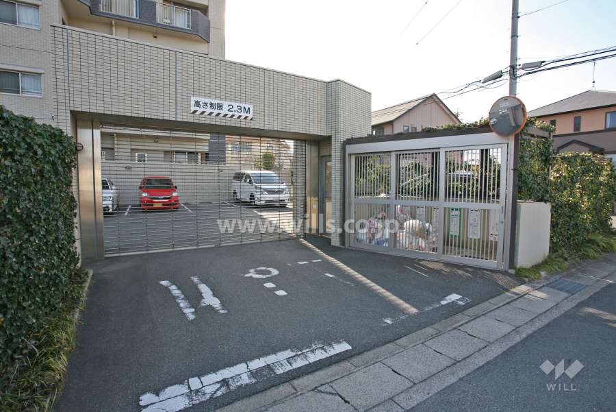 駐車場出入り口(リングシャッター付き）