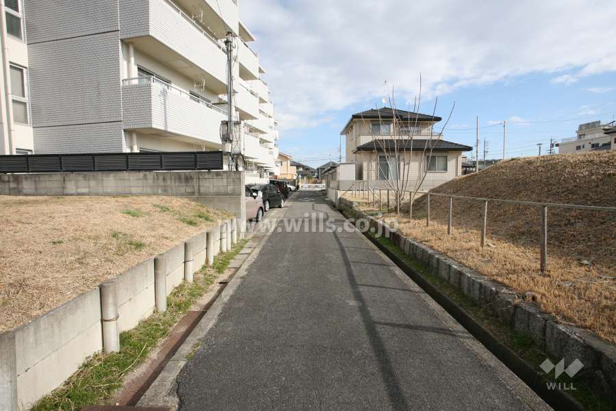 敷地東側の前面道路