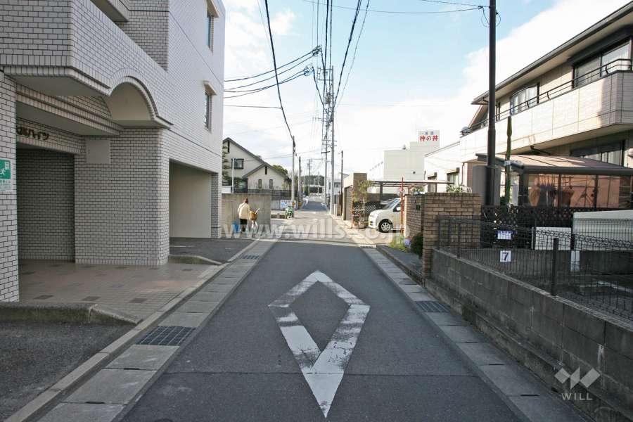 敷地北西側の前面道路