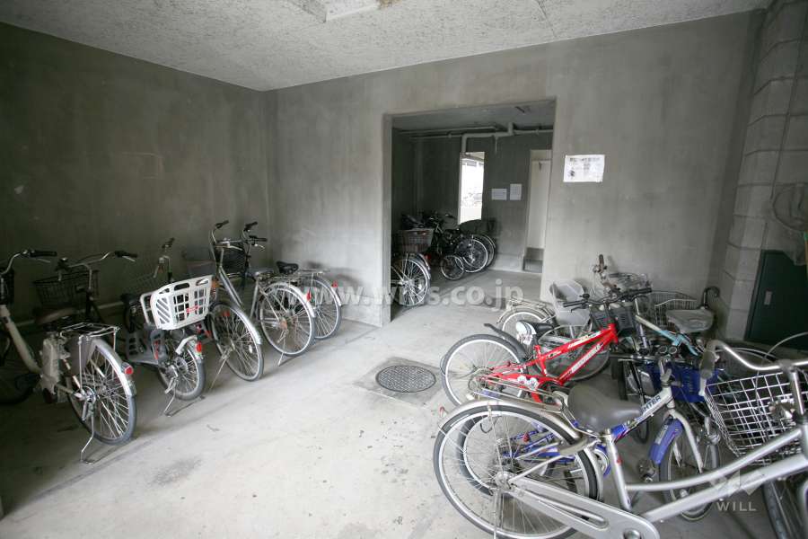 屋内に設けられた駐輪場