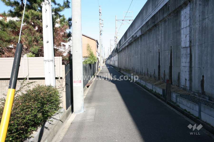 敷地東側の前面道路