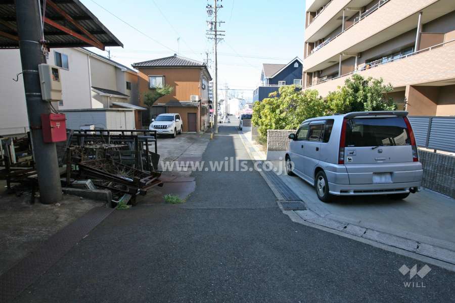 敷地南側の前面道路