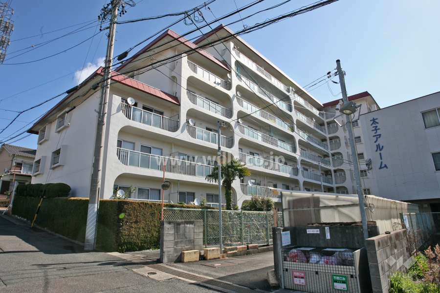 日商岩井鳴海ハイツの外観(南西側から)