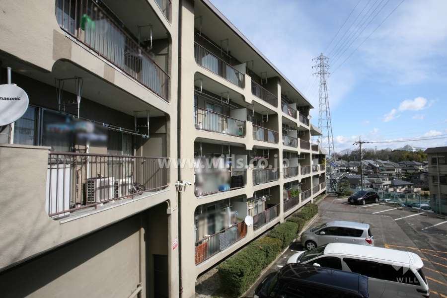 鳴海グランドハイツD棟の外観（南西側から）