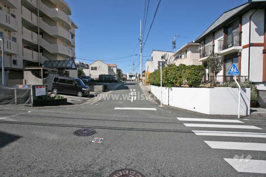 敷地北側の前面道路
