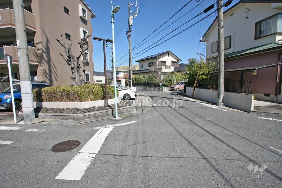 敷地東側の前面道路