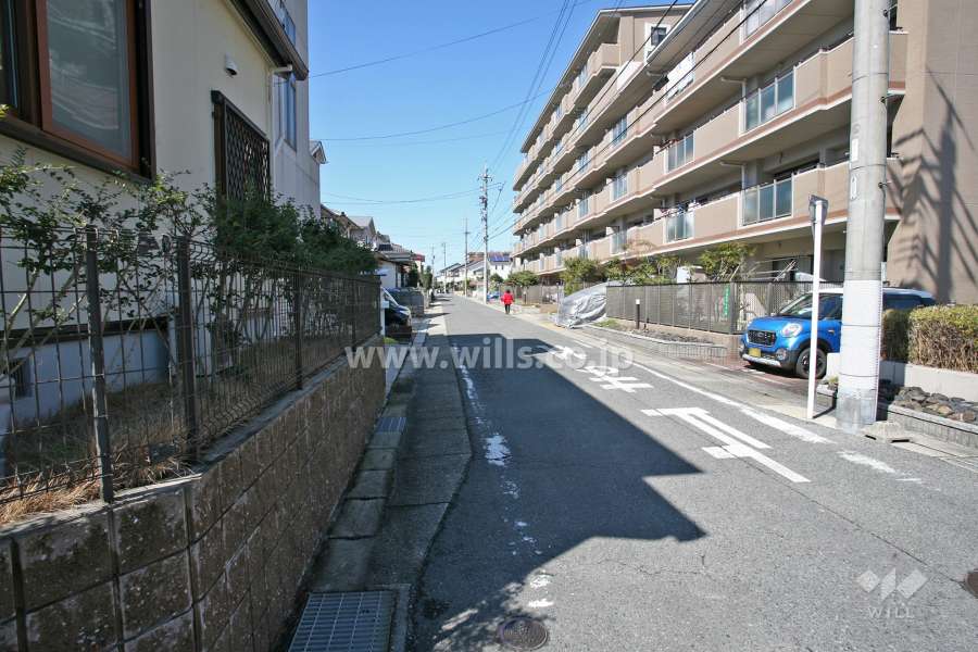 敷地南側の前面道路