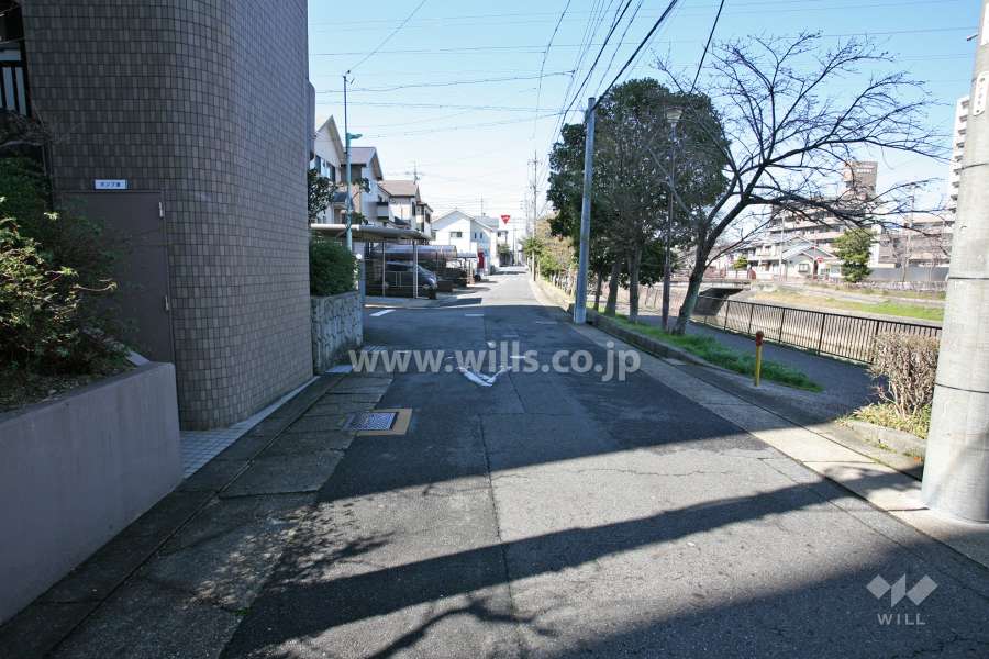 敷地北側の前面道路