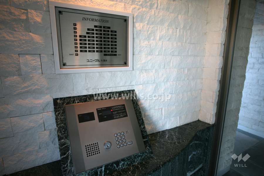 オートロックと案内板