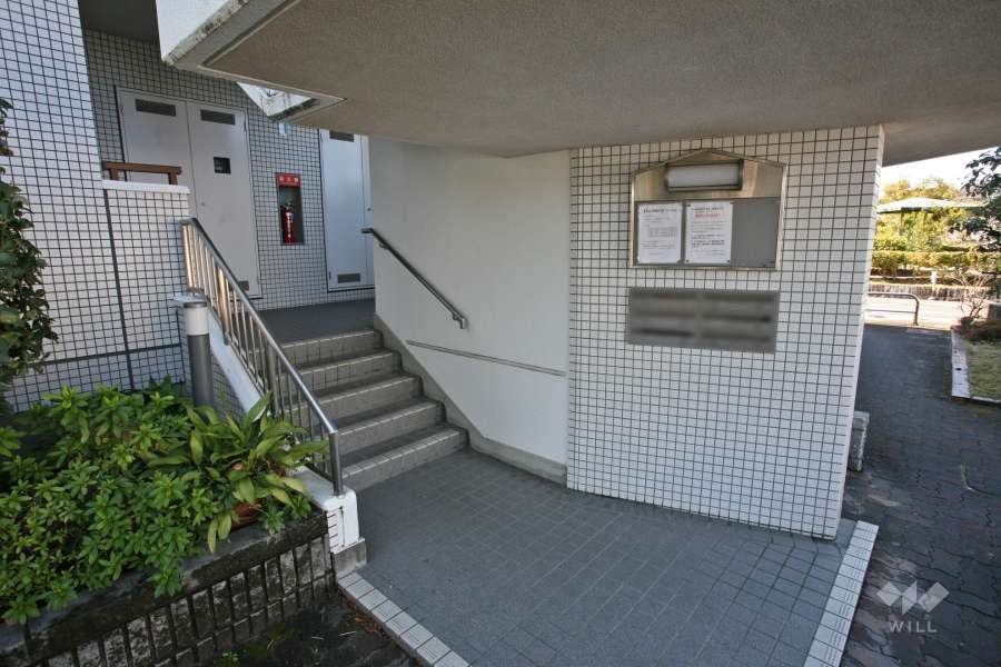 住戸入り口（共用ポスト）