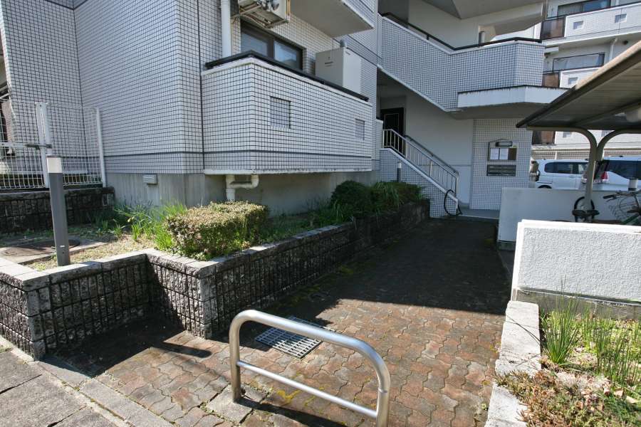 住戸入り口へのアプローチ