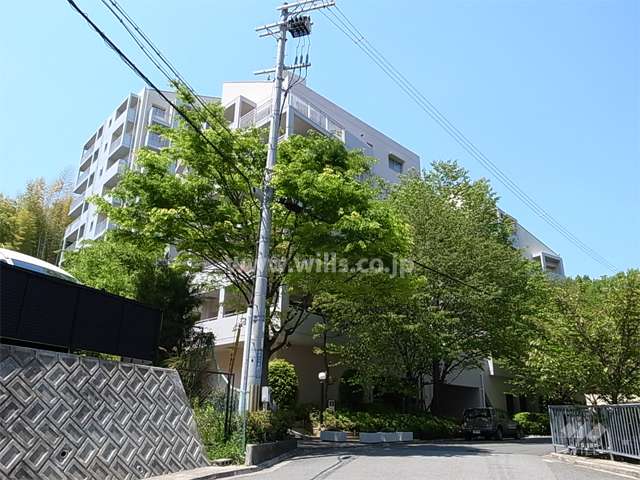 東急ドエルアルス緑地公園B棟の外観（南東側から）