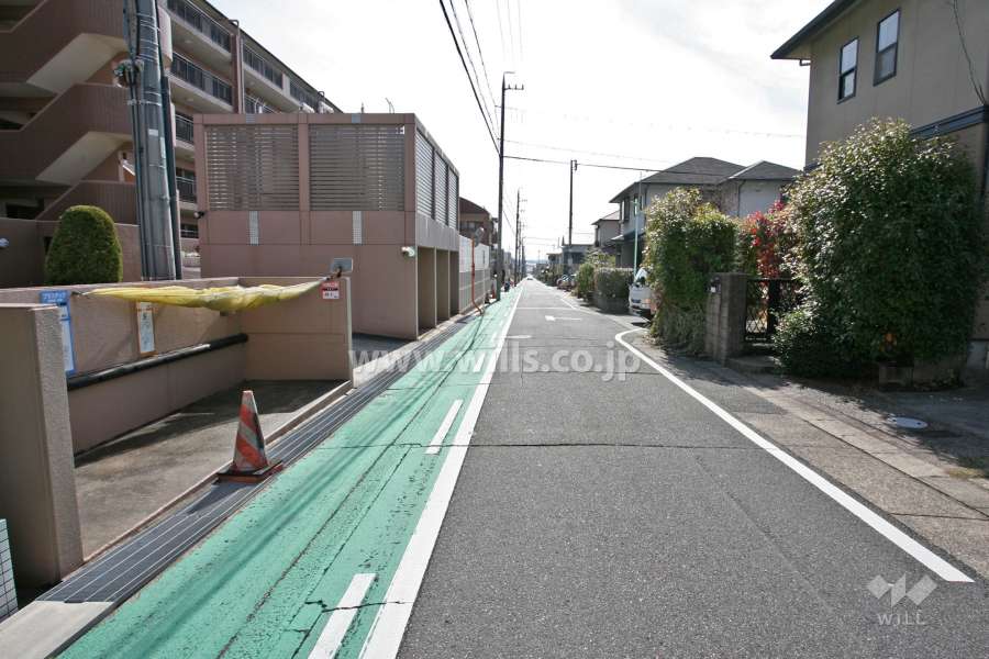 敷地北西側の前面道路