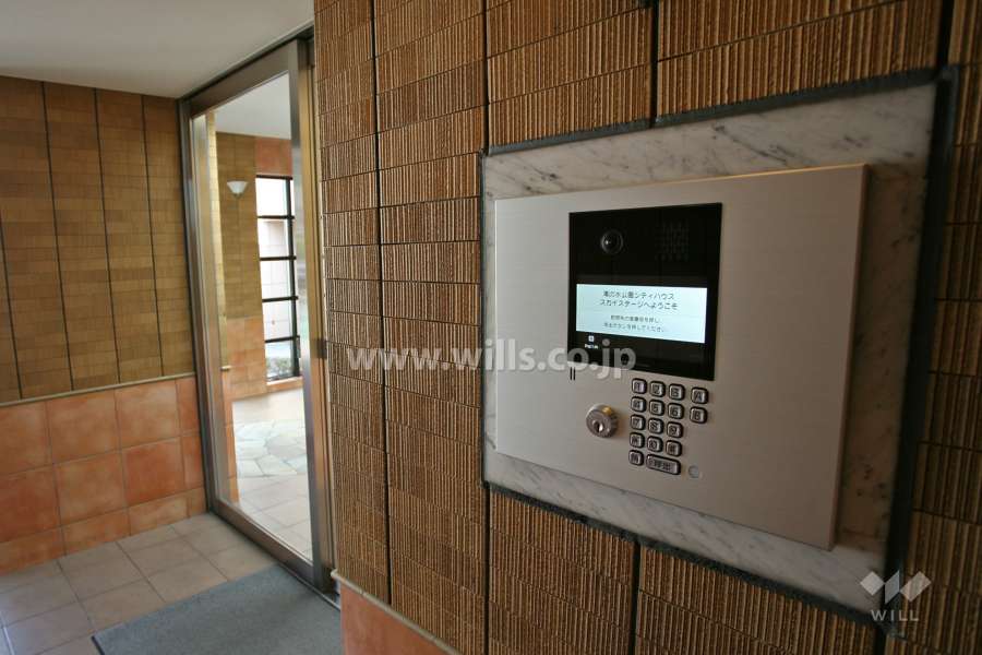 エントランスはオートロック付きです。