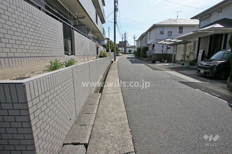 敷地南側の前面道路