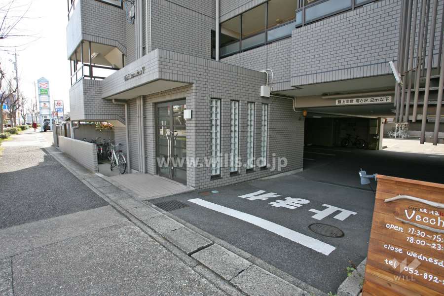 駐車場出入り口