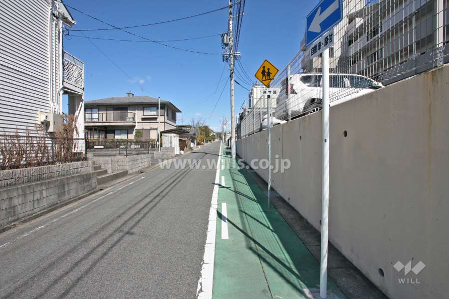 敷地北西側の前面道路