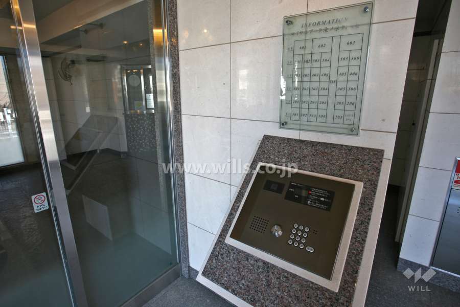 オートロックと案内板