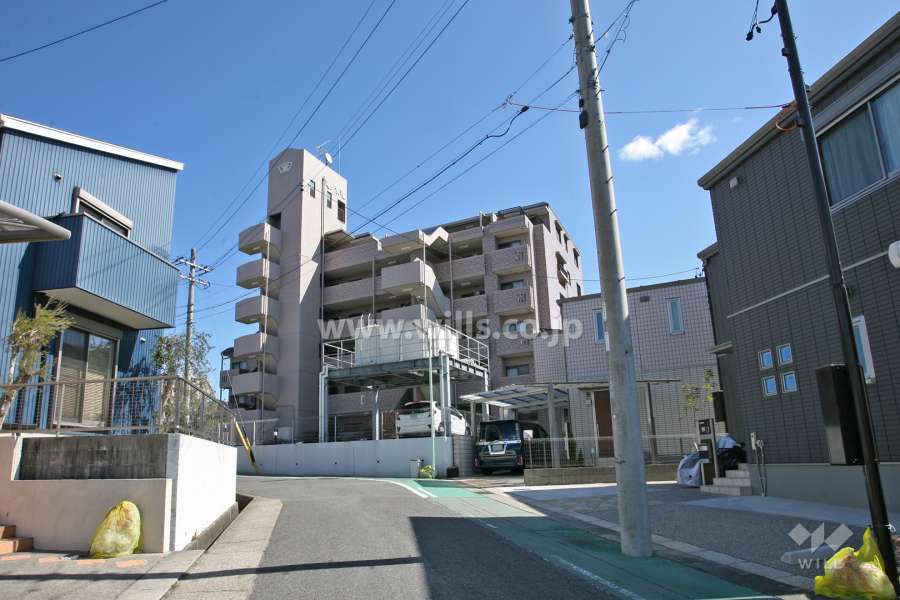 宝マンション滝ノ水第8の外観(西側から)