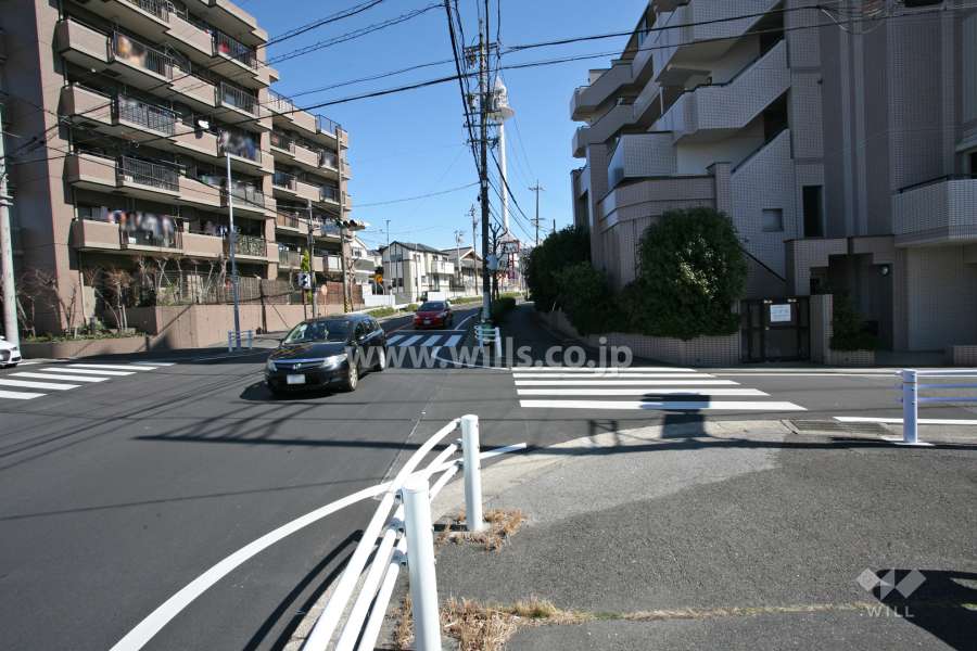 敷地南側の前面道路