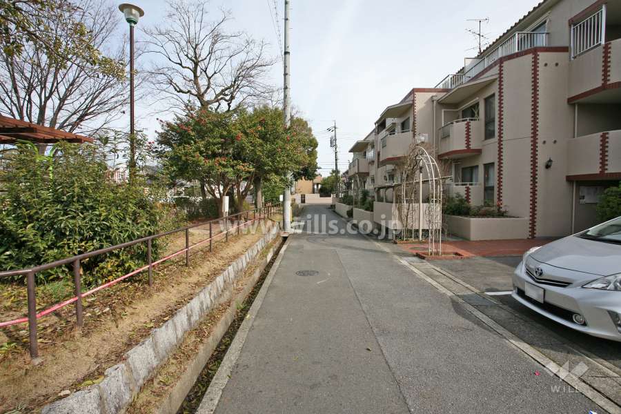 敷地北側の前面道路