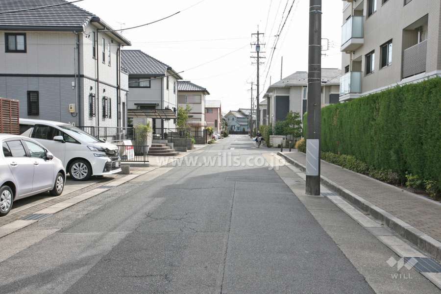 敷地東側の前面道路