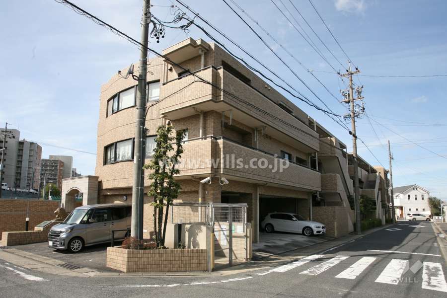 ライオンズマンション長根町第2の外観（東側から）