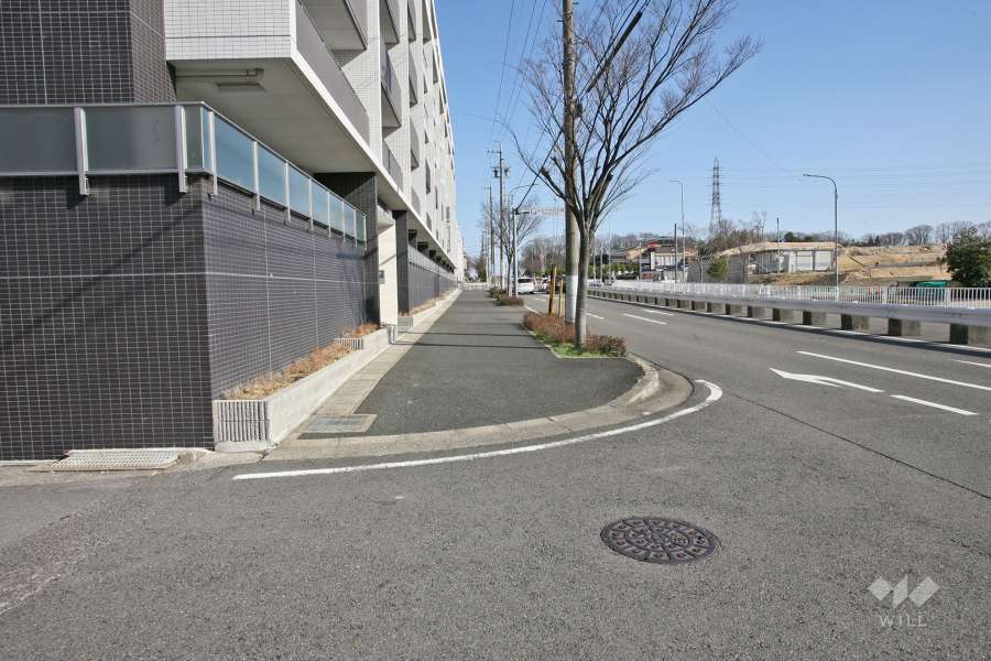 敷地南側の前面道路