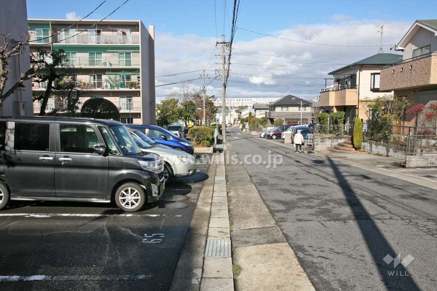 敷地北東側の前面道路
