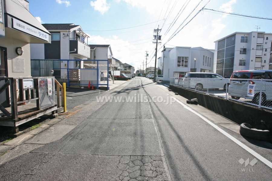 敷地北側の前面道路