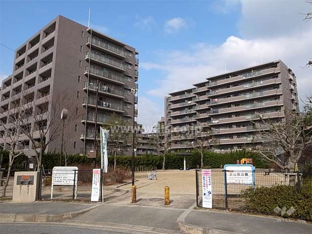 敷地東側に隣接して上山田公園があります。