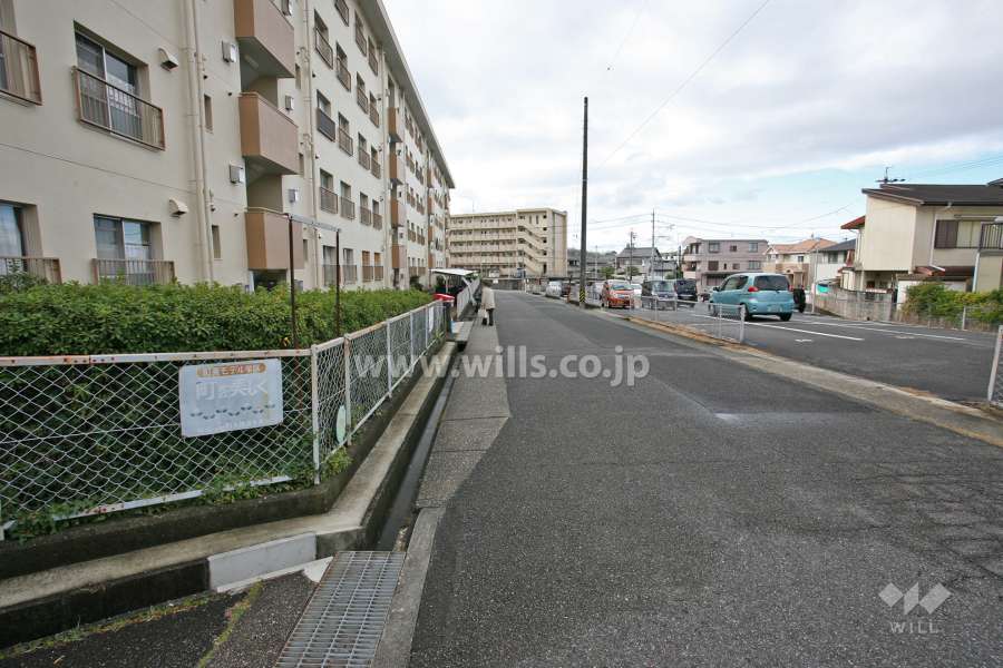 敷地北西側の前面道路