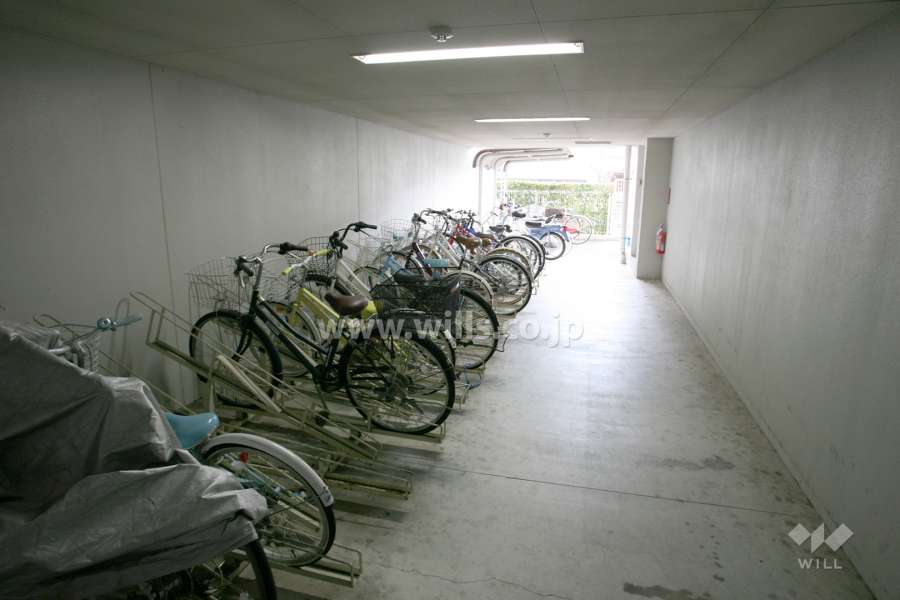 屋内に設けられた駐輪場