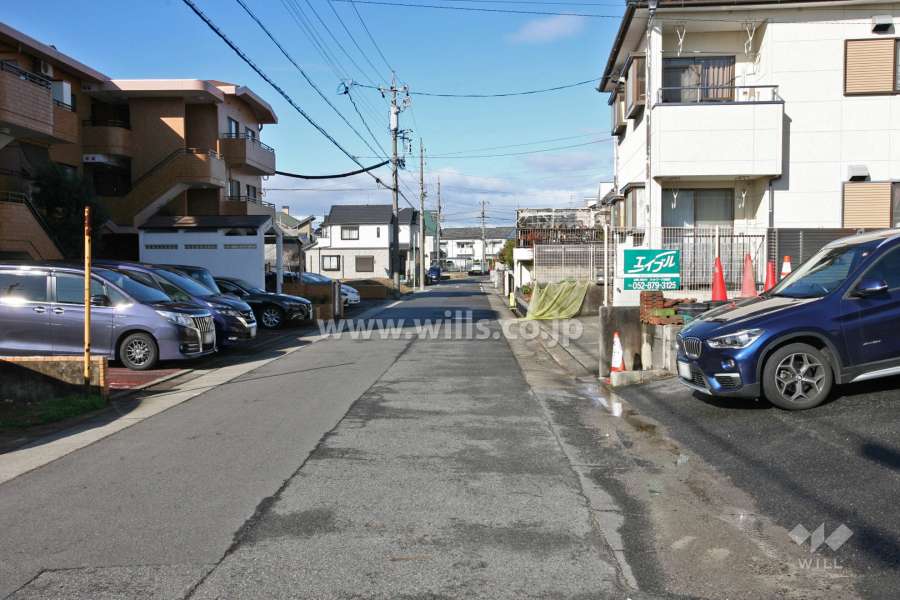 敷地北側の前面道路(東側から)